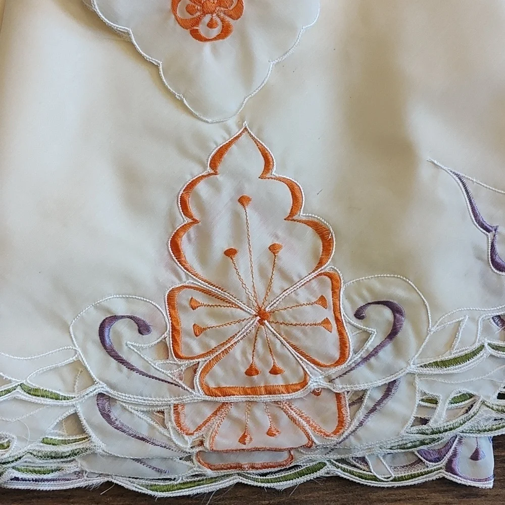NEW Vintage HAND MADE Embroidered Tablecloth SET